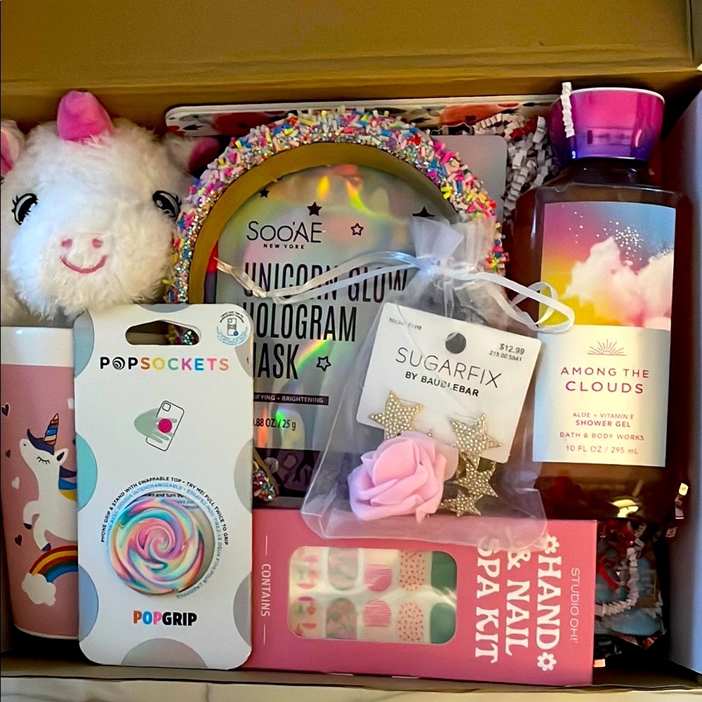 47. “Unicorn Magic” Gift Box with PopSockets, headband,Bath Products
